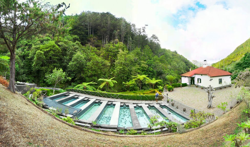 Vivers de truites a Ribeiro Frio by Jordi Cruells Ros