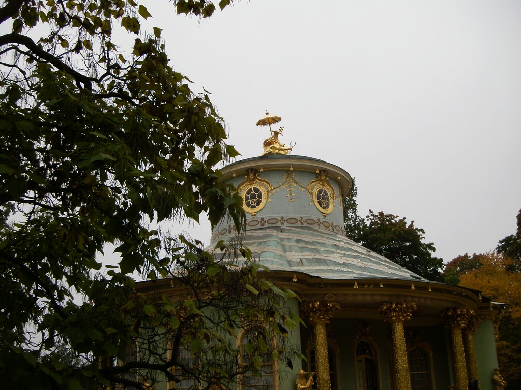 Teehaus im Herbst by Green Island