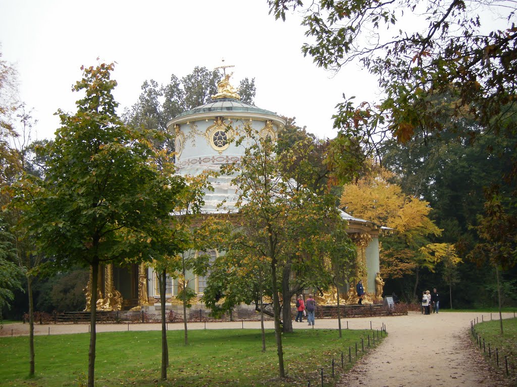 Chinesisches Teehaus im Park Sanssouci by Green Island