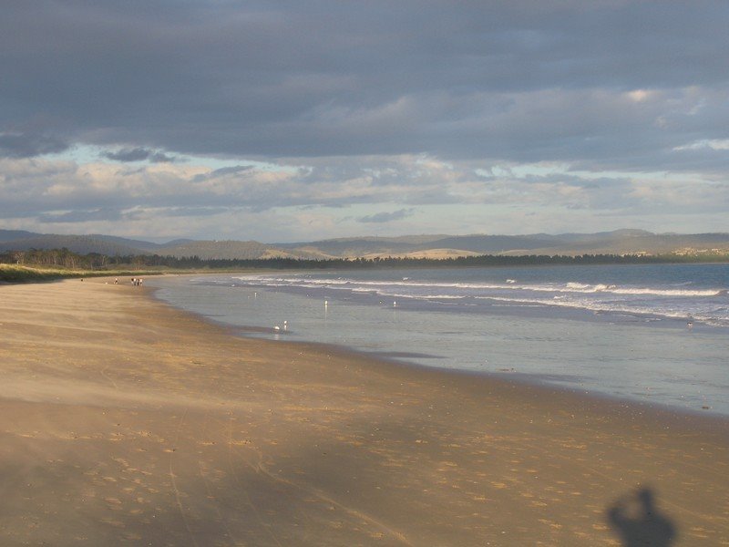 Seven Mile Beach by Marek Blaszczakiewicz