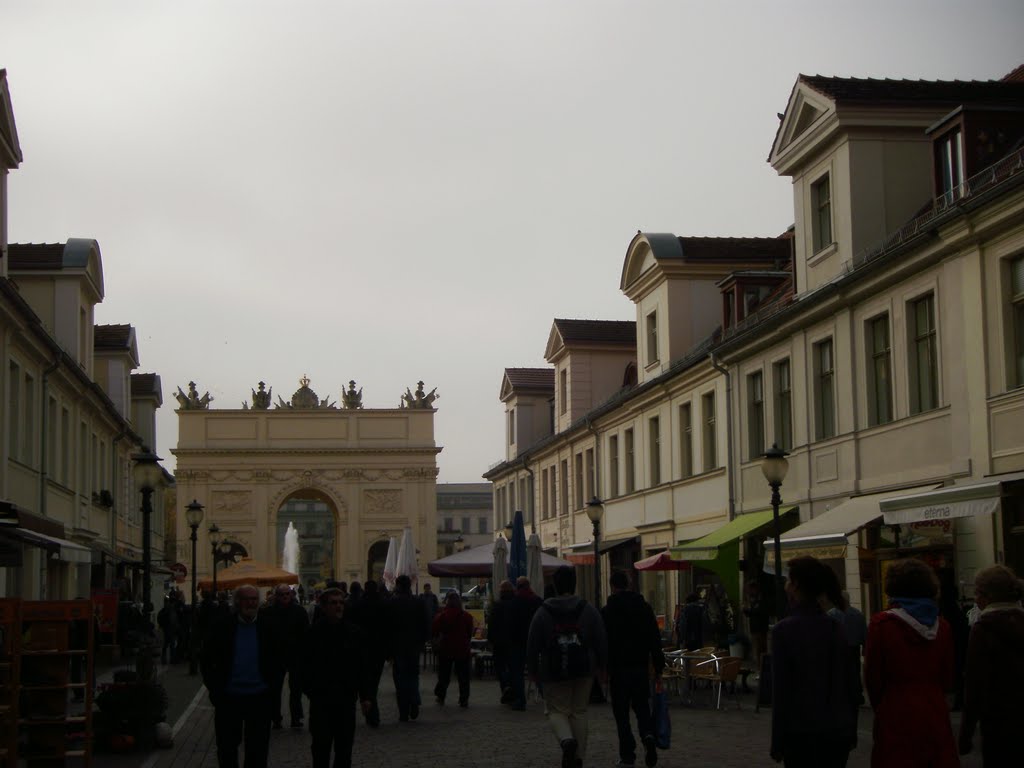 Brandeburger Straße mit dem Brandenburger Tor by Green Island