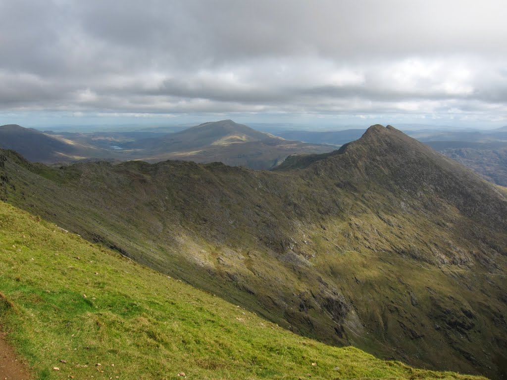 West and East Peak from Bwlch Main 2010-10-07 by Adam Durrant