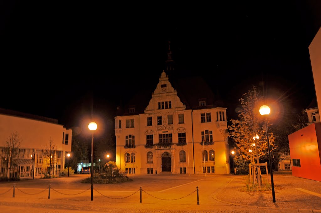 Trossinger Rathaus by Herbij