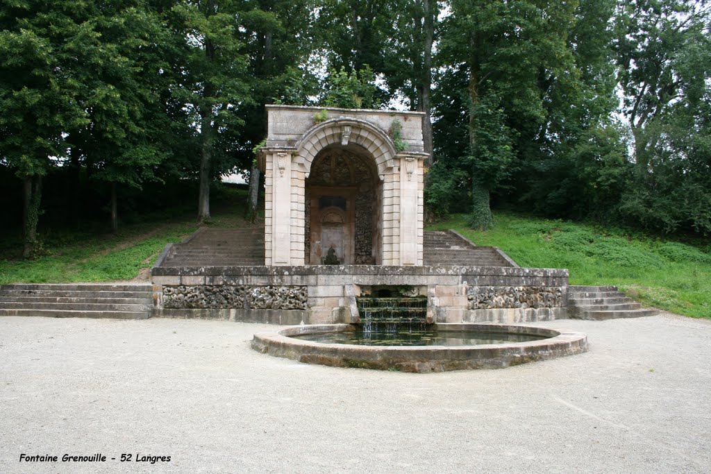 Fontaine Grenouille - 52 Langres by H. Rebours