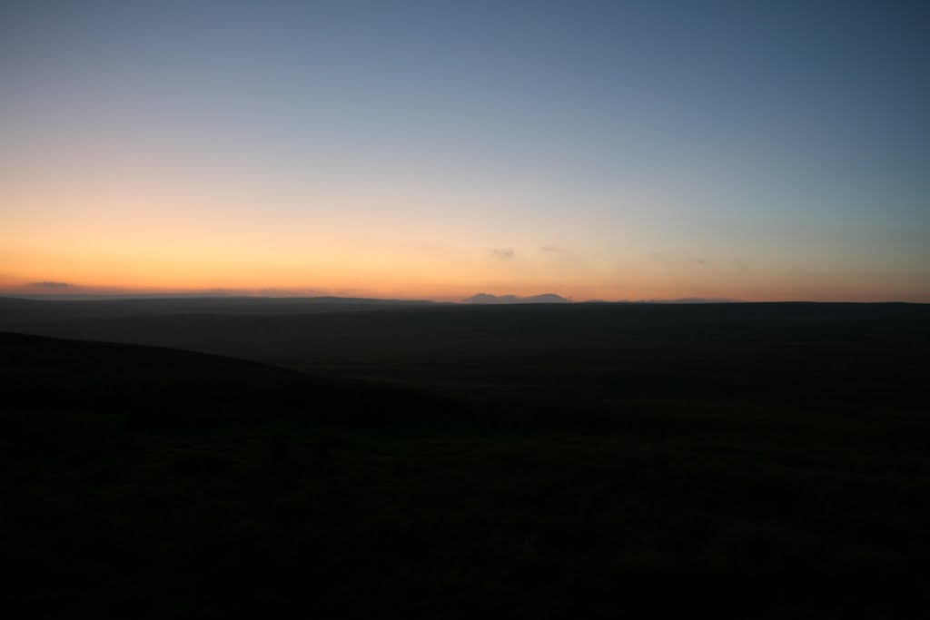 Dusk on the moors looking south west by simon wells