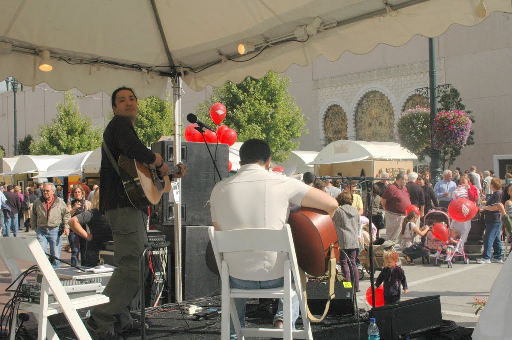 Musicians at the Plaza Art Fair by GaryRayKCMO