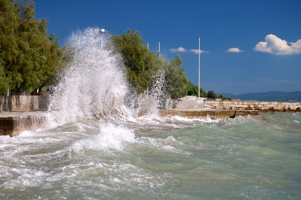 CROATIA Podstrana - beach by Wacław Nowicki