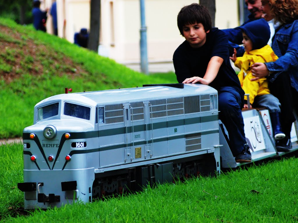 Maquina de tren en miniatura de Vilanova y la Geltru by sergio lopez barreir…