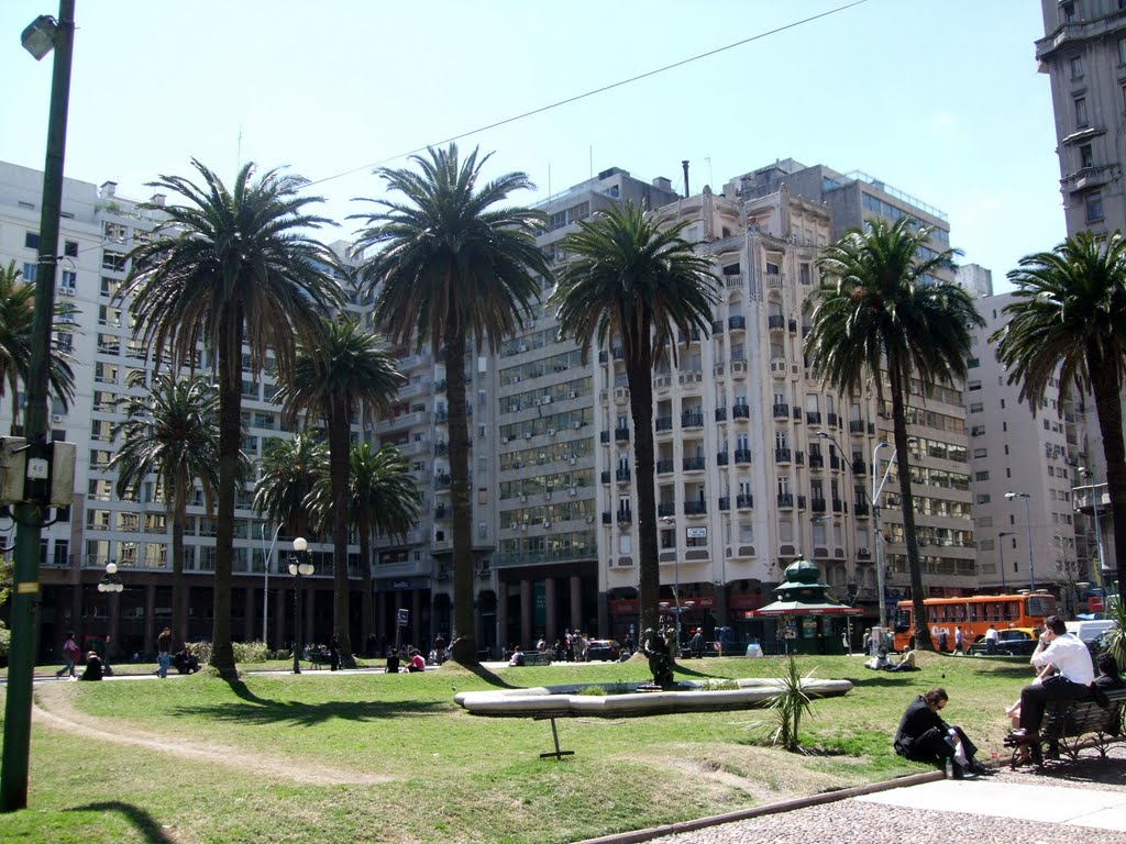 Montevideo, Uruguay by sureyya tuncel