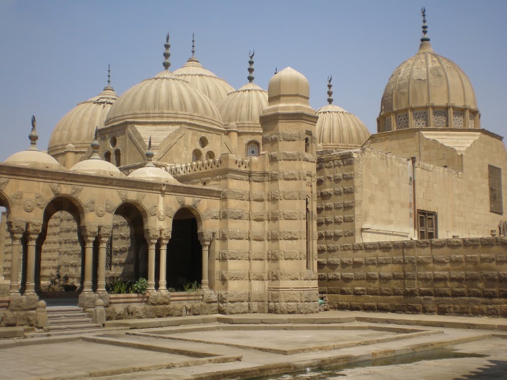 Cementerio de familias muy importantes de El Cairo by Fausto.B.V.