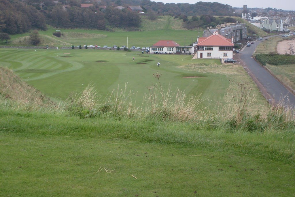 18th Hole and Clubhouse at the Glen Golf Course by TenEventMan