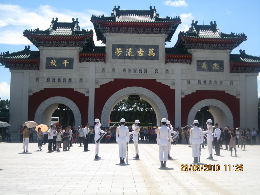 Taipei - Martyrs' Shrine by Robin Voon