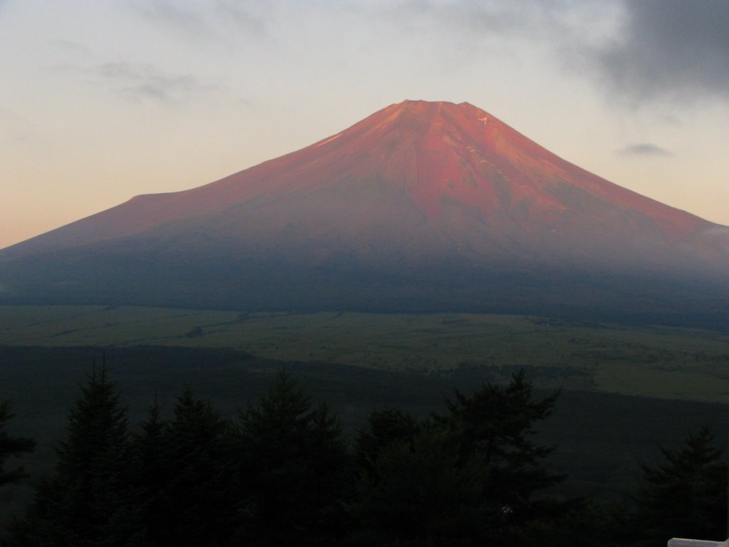 Fujiyama from Hotel Mt. Fuji なんと美しい日の出でしょう。 by porukun50