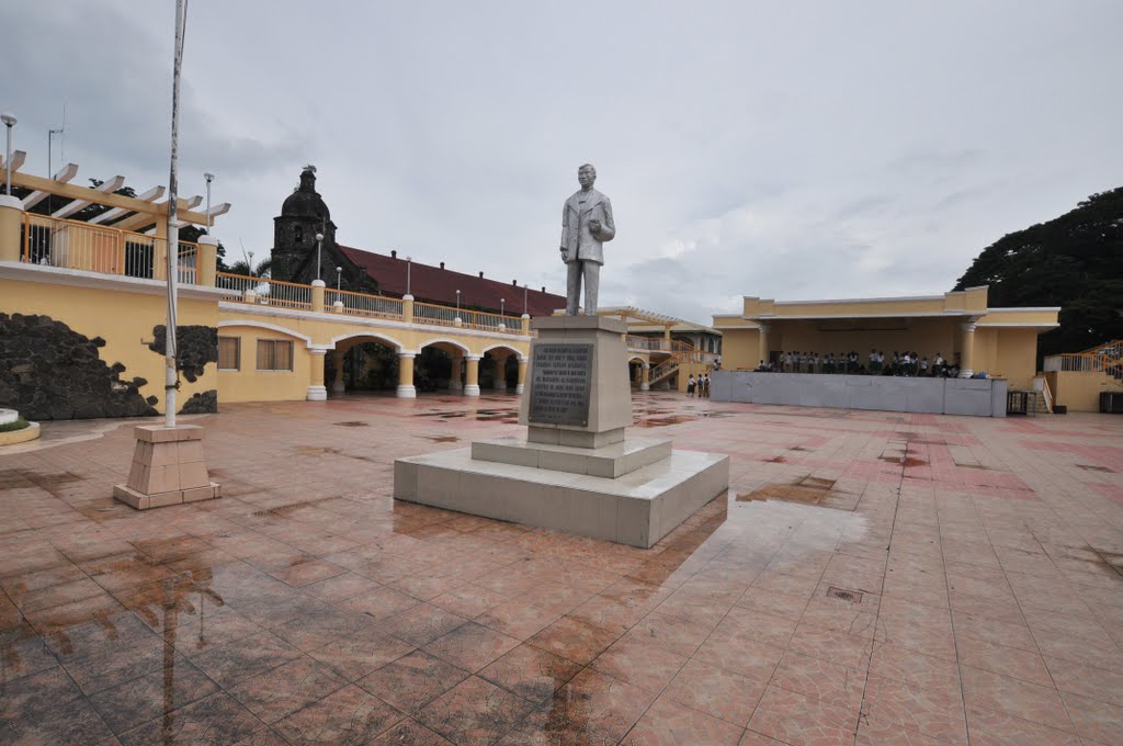 Cabuyao town plaza by cesarcentroncambay