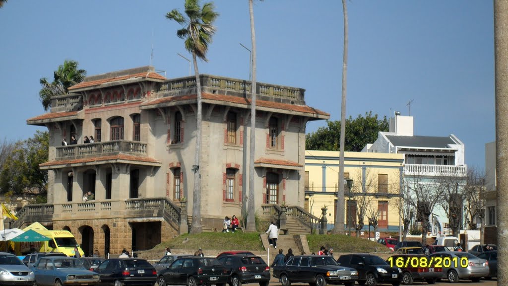 Antigua Aduana, hoy oficina de Turismo de Colón by Ernesto Florio