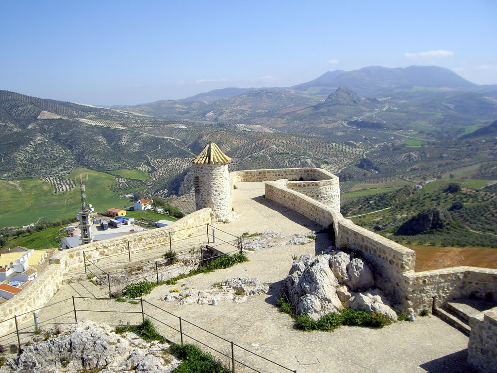 Vista desde el castillo de Olvera - sierra del Este by btejada