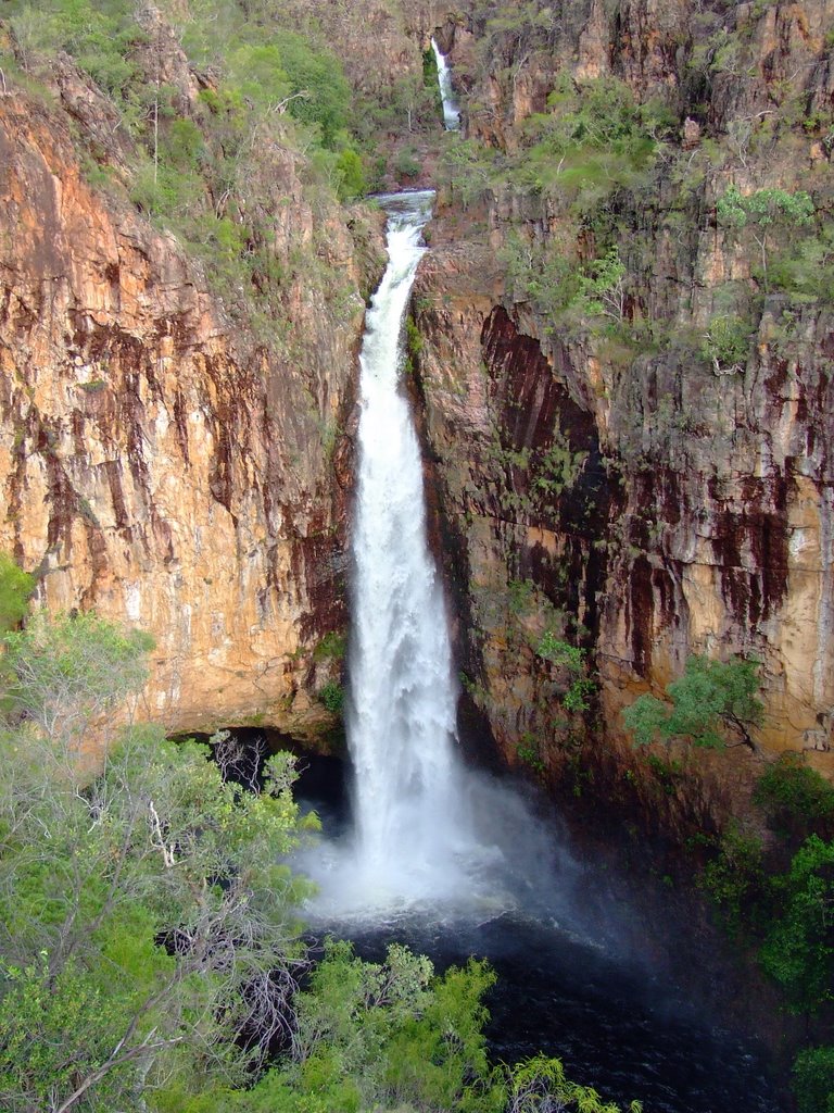 Tolmer Falls in wet season by isotopia