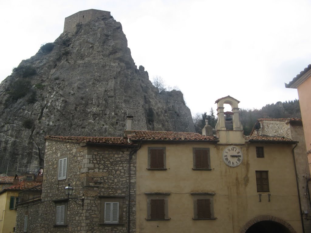 Roccalbegna - La rocca senese by Giacomo Giulianelli