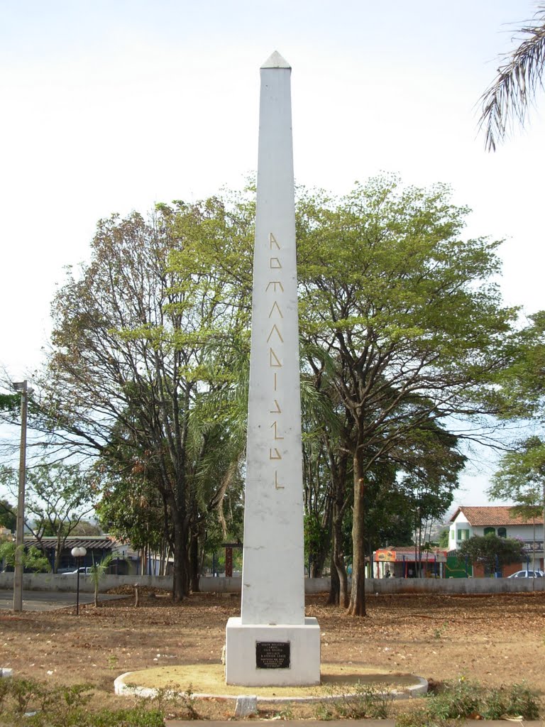 Obelisco - Loja RC - Aparecida de Goiânia GO by José Nery Galvão