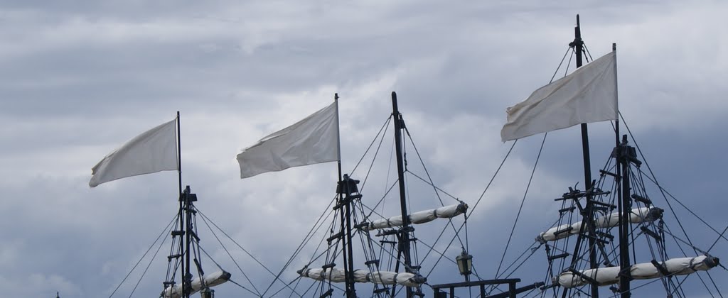 Banderas blancas de rendición.Santander. by ROBERT MORANCHO