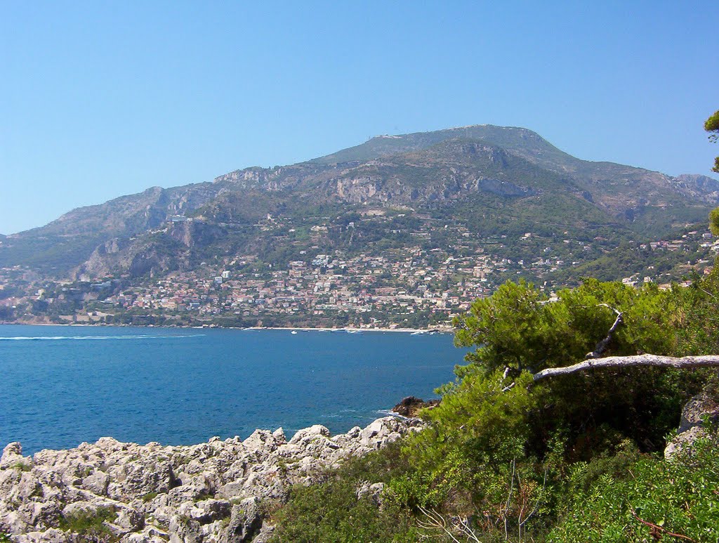 ROQUEBRUNE-CAP-MARTIN : SUR LE SENTIER DES DOUANIERS by CHPOLONAIS