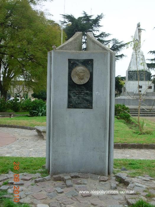 San Andres de Giles - Monumento a Belgrano ( www.alepolvorines.com.ar ) by alepolvorines