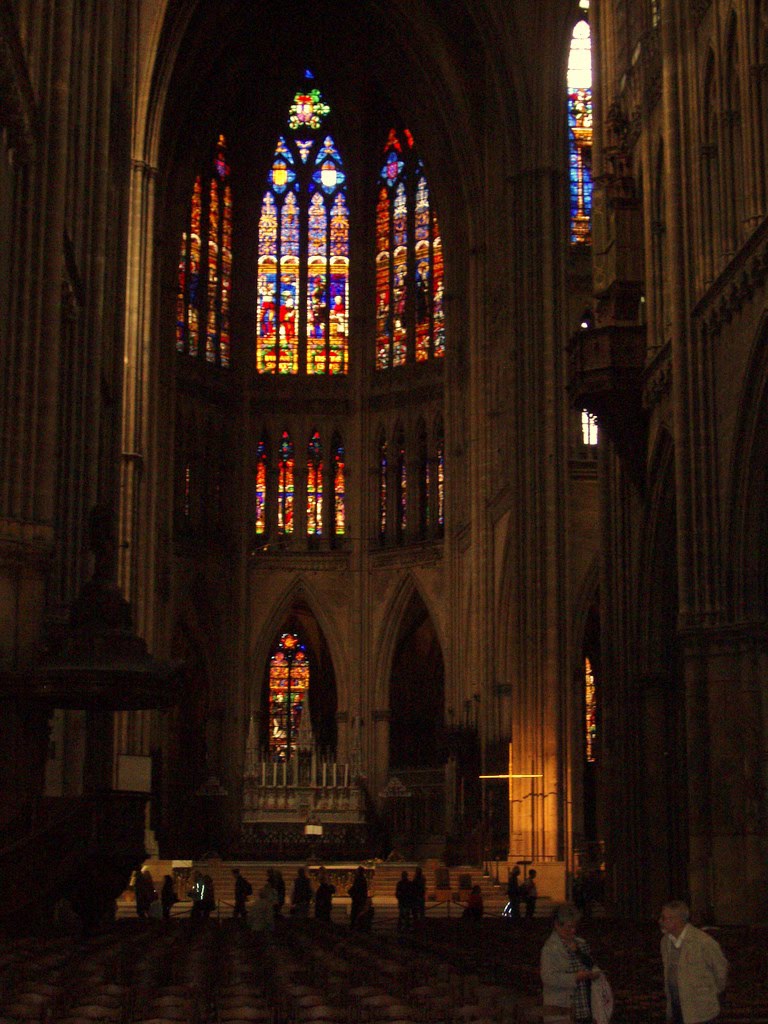 Binnen in de Cathédrale............ Okt. 2010 by Gerold Vluggen