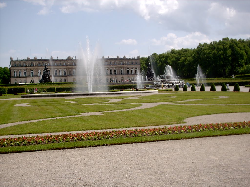 Herrenchiemsee, Schloßpark mit Schloß by th81