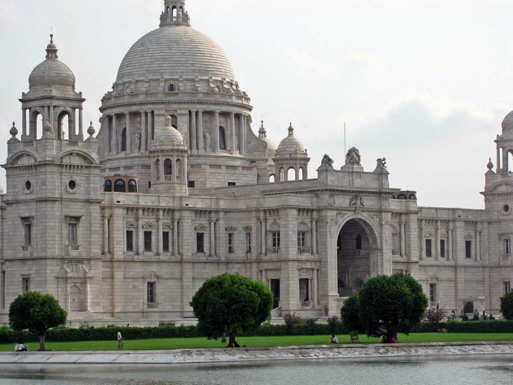 Victoria Memorial by Arijit Banik