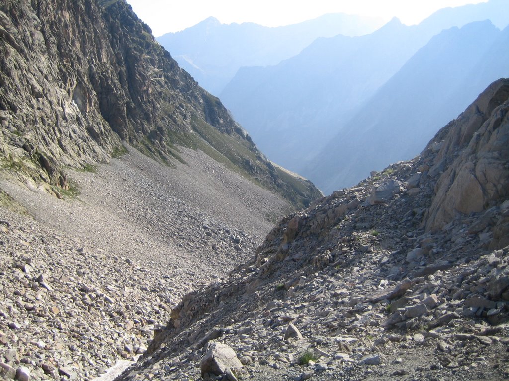 A proximité du col d'Arraillé vue vers le Pic des Oulettes by mfe