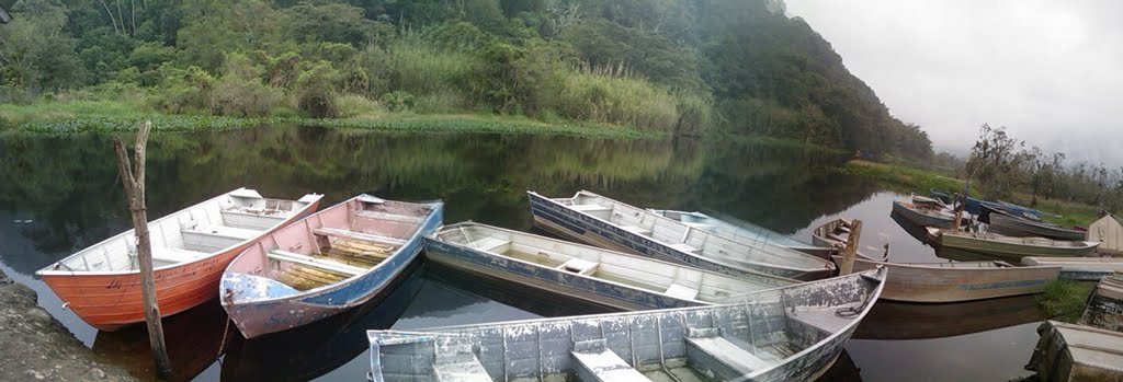 Barcos no Rio Bichoro, Panoramica, Mongagua, SP by Marcelo DeZagiacomo