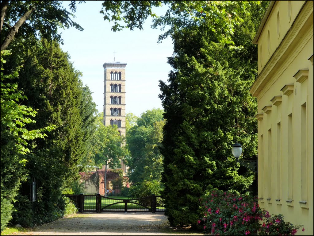 Friedenskirche (1845-1848) im Park von Schloss Sanssouci seit 1990 Weltkulturerbe der UNESCO in Potsdam im Bundesland Brandenburg. by Ralf Pätzold