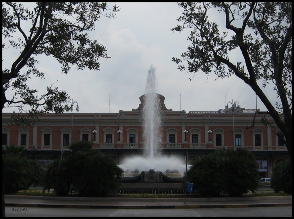 Piazza Aldo Moro (Bari) by SalvatorePrincigalli