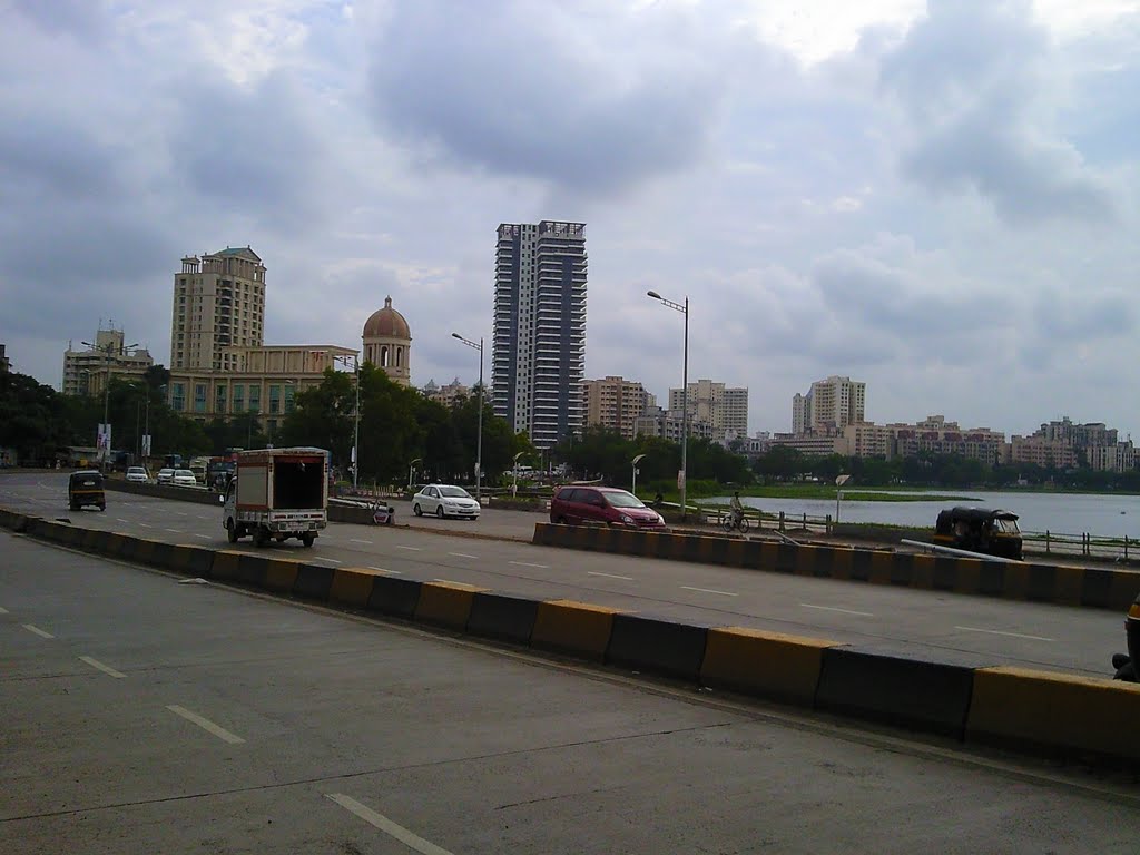 Powai lake from Highway. by Amol Rathod