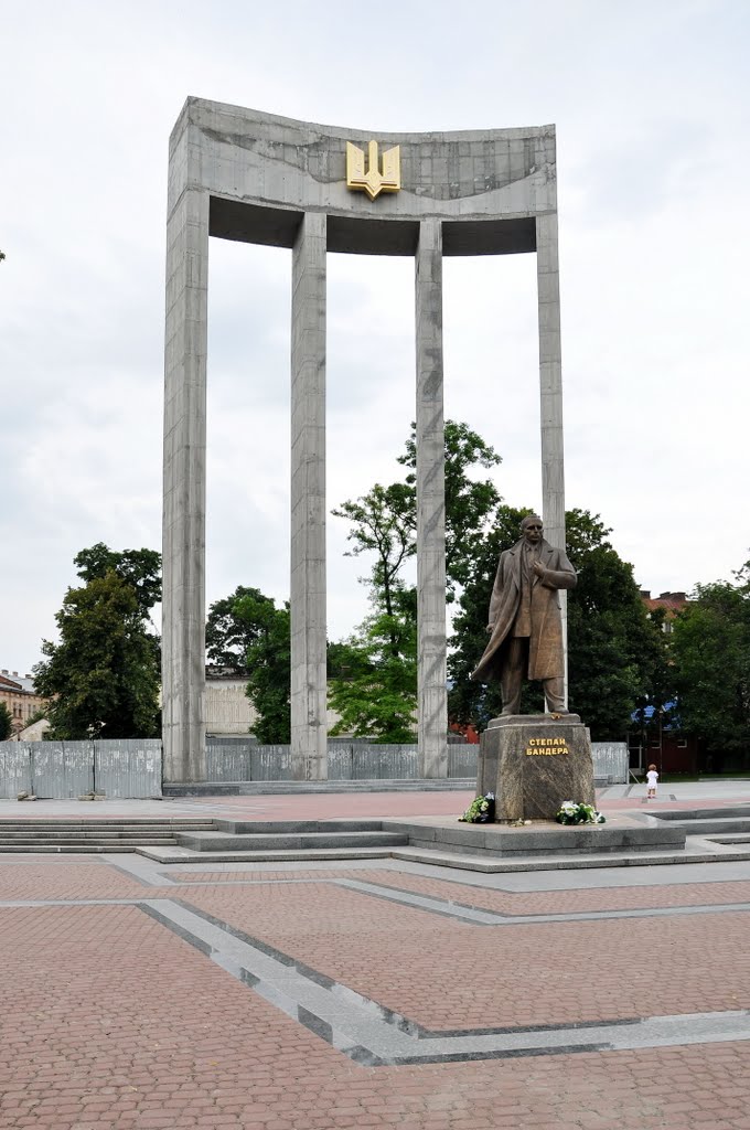 Monument to Stepan Bandera in Lviv, Ukraine. by Nicola e Pina Ukraine 2010