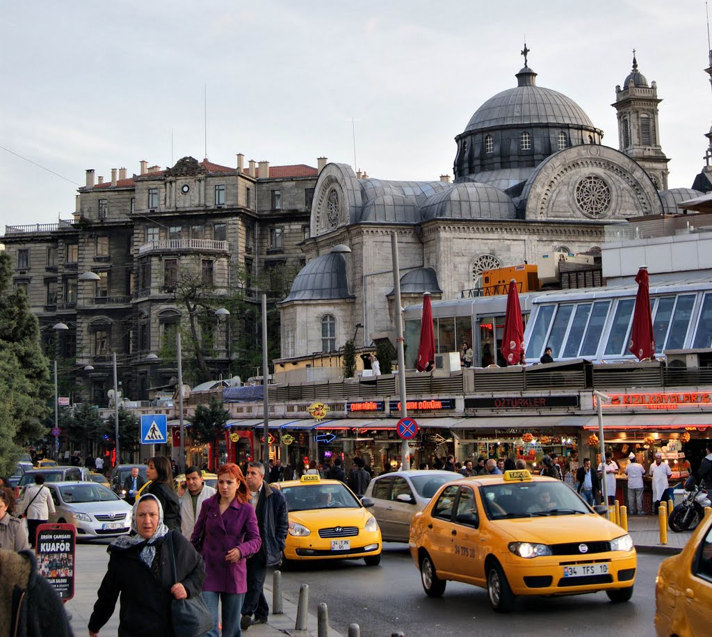 Beyoğlu-İstanbul by Haluk CÖMERTEL