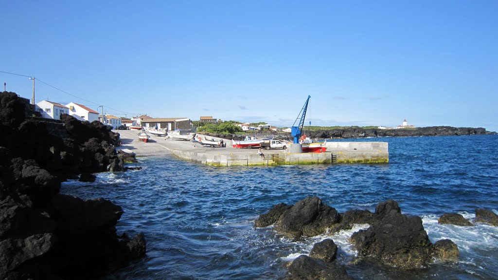 Novo porto da Manhenha,freguesia da Piedade,concelho da Vila das Lajes,ilha do Pico,Acores,lado sul da ilha,este projeto financiado pelo Governo Regional dos Acores,custou 650mil euros . by Herbert Terra