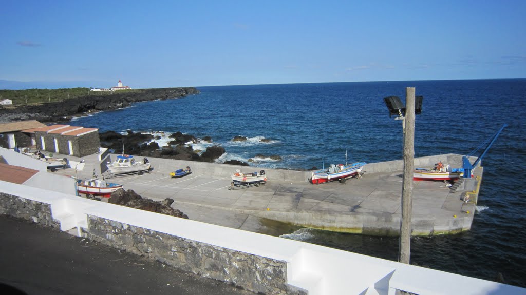 Novo porto da Manhenha,freguesia da Piedade,concelho da Vila das Lajes,ilha do Pico,Acores,lado sul da ilha . by Herbert Terra