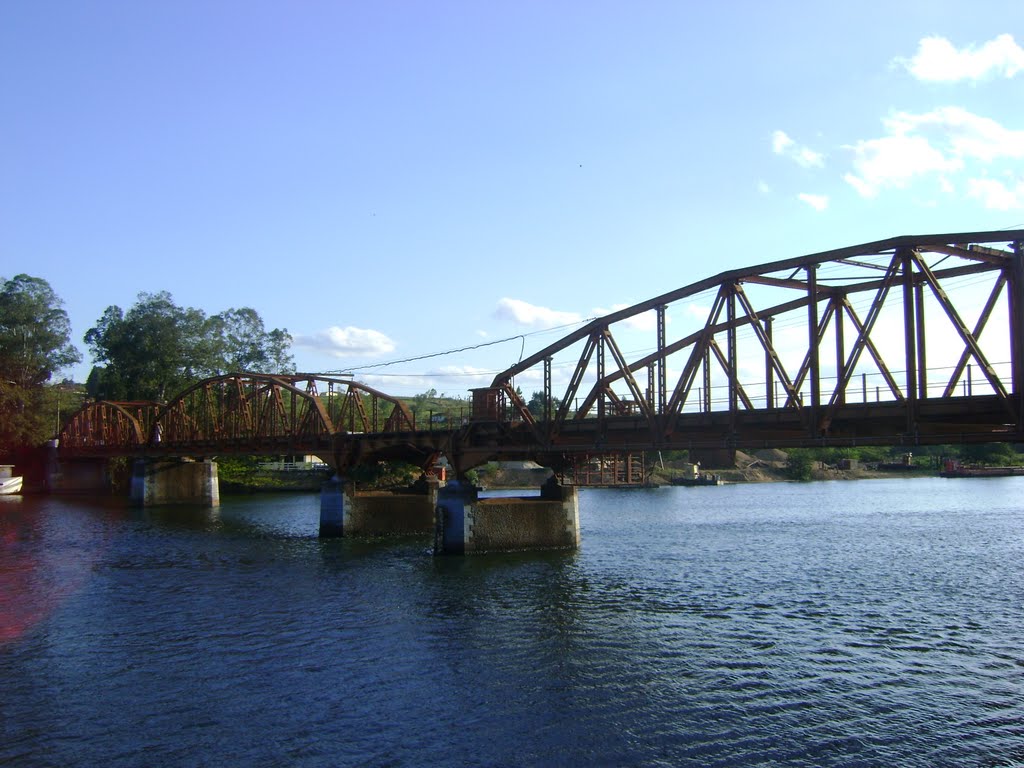 Rio Tietê, Ponte Campos Sales – Barra Bonita, 2010 by Daniel Souza Lima