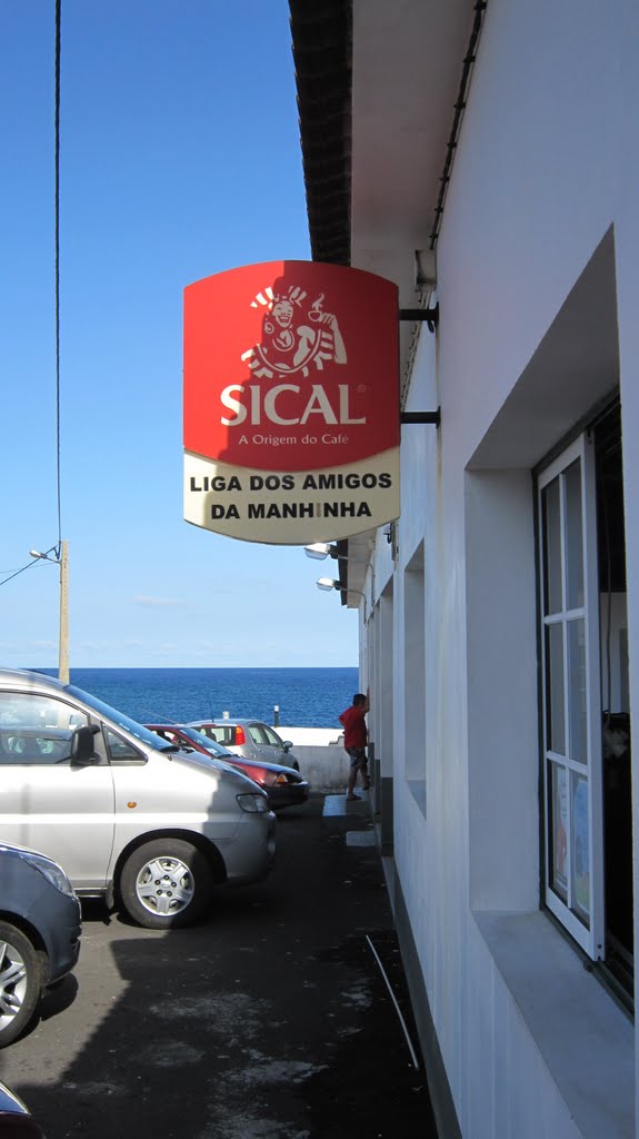 Liga dos Amigos da Manhenha,freguesia da Piedade,concelho da Vila das Lajes ,ilha do Pico,Acores,lado sul da ilha . by Herbert Terra