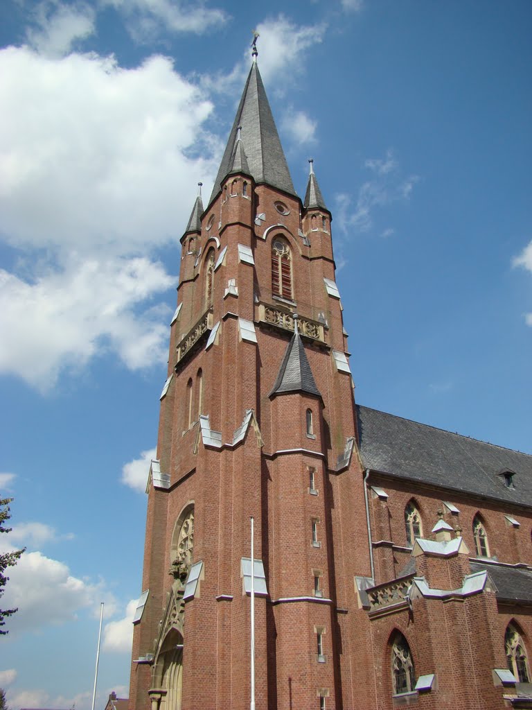 Holzweiler ( Pfarrkirche St. Cosmas und Damian/Tagebau Garzweiler II) August 2010 by DortmundWestfalica