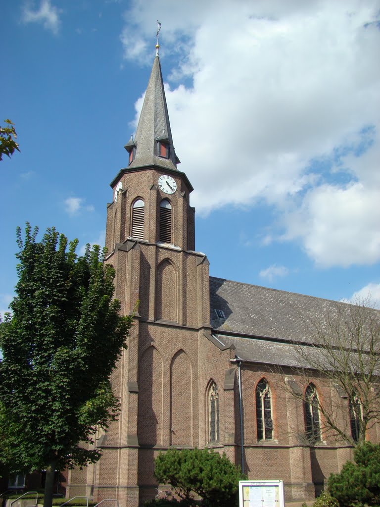 Venrath (neugotische Pfarrkirche /Tagebau Garzweiler II) August 2010 by DortmundWestfalica