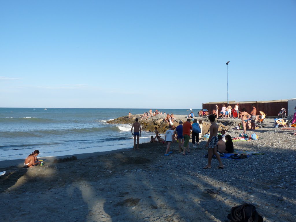 Spiaggia di Albenga by Alex & Gionny