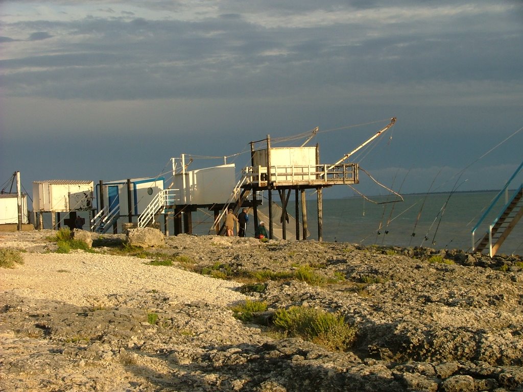 Carrelets sur ciel sombre by PhCr