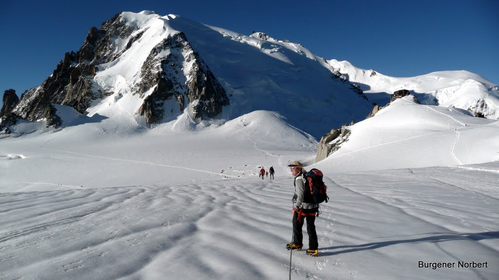 Ein Bilderbuchtag erwartet uns.Sonne, Trittschnee und kein Wind. Ein Traumtag. by Norbert Burgener