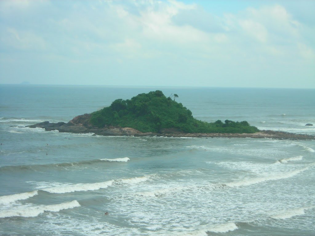 Ilha da Praia dos Pescadores by Andre Pimentel