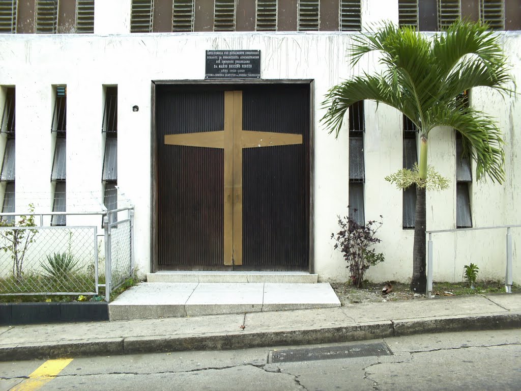 Fachada de la Iglesia Chiquinquira Edo. Trujillo by Isolina Albano