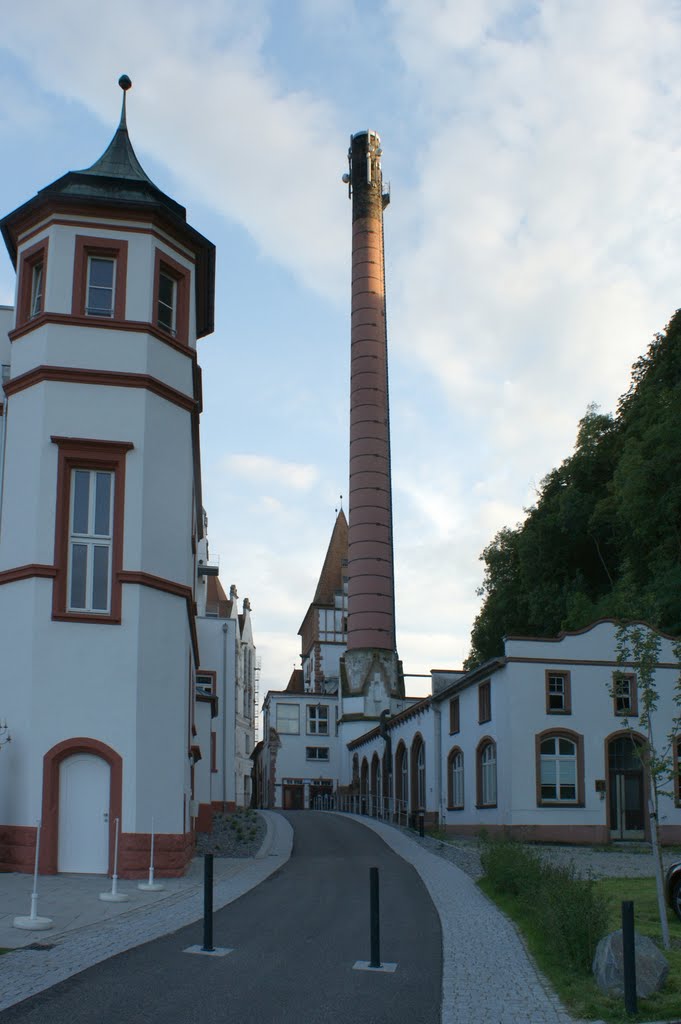 Der imposante Schornstein der Riegeler Brauerei by wolfbam