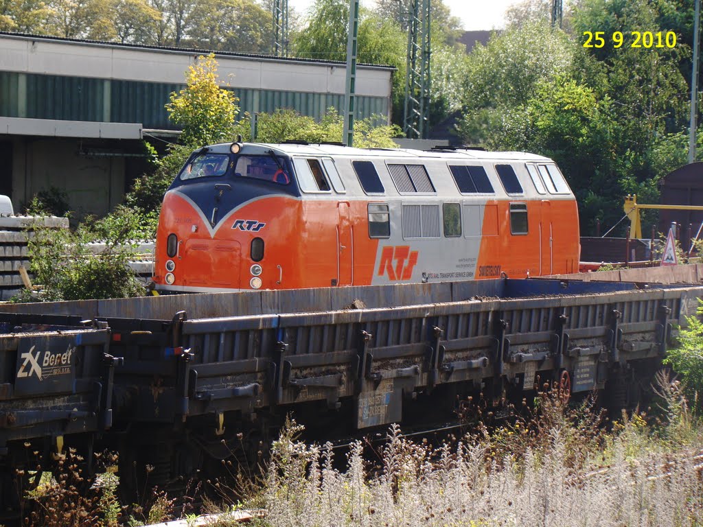 1419 25-09-10 SSN Drachenfels Express 13 Opladen De 221 105 van de RTS Rail Transport Service GmbH by paklos