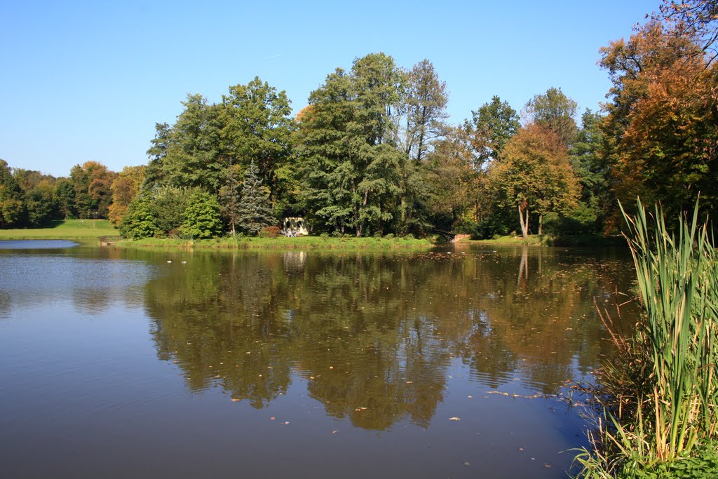 Lake @ Castle Park by Daniel Bielecki